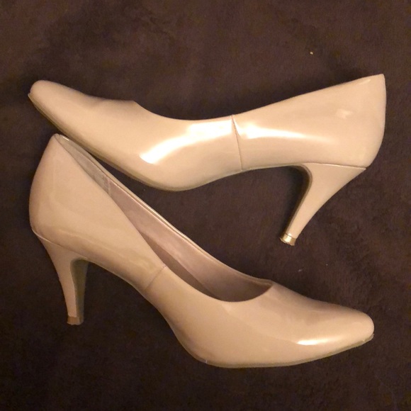 Nude Heels - Picture 2 of 4